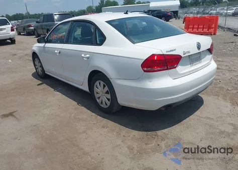 2013 Volkswagen Passat 2.5L S z USA, uszkodzony, nr VIN 1VWAP7A3XDC028293